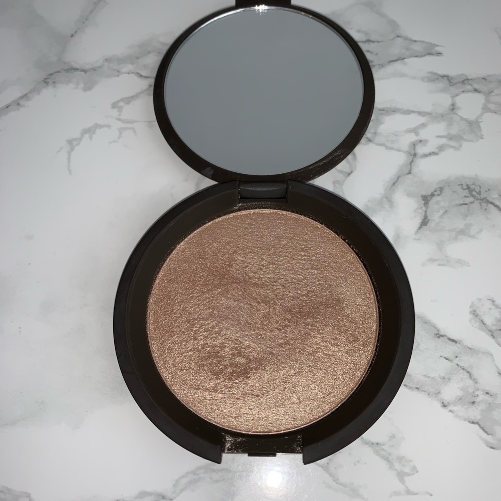 BECCA PRESSED SHIMMERING SKIN PERFECTER OPAL